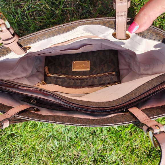 Michael Kors handbag and wristlet wallet set - Picture 10 of 13